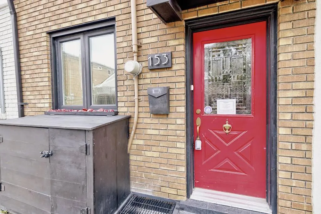 Apartment Unique Home In Queen West W Sunroom And Backyard! Toronto