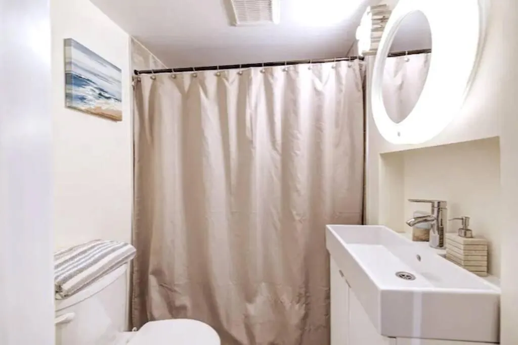 Unique Home In Queen West W Sunroom And Backyard! Toronto Kanada